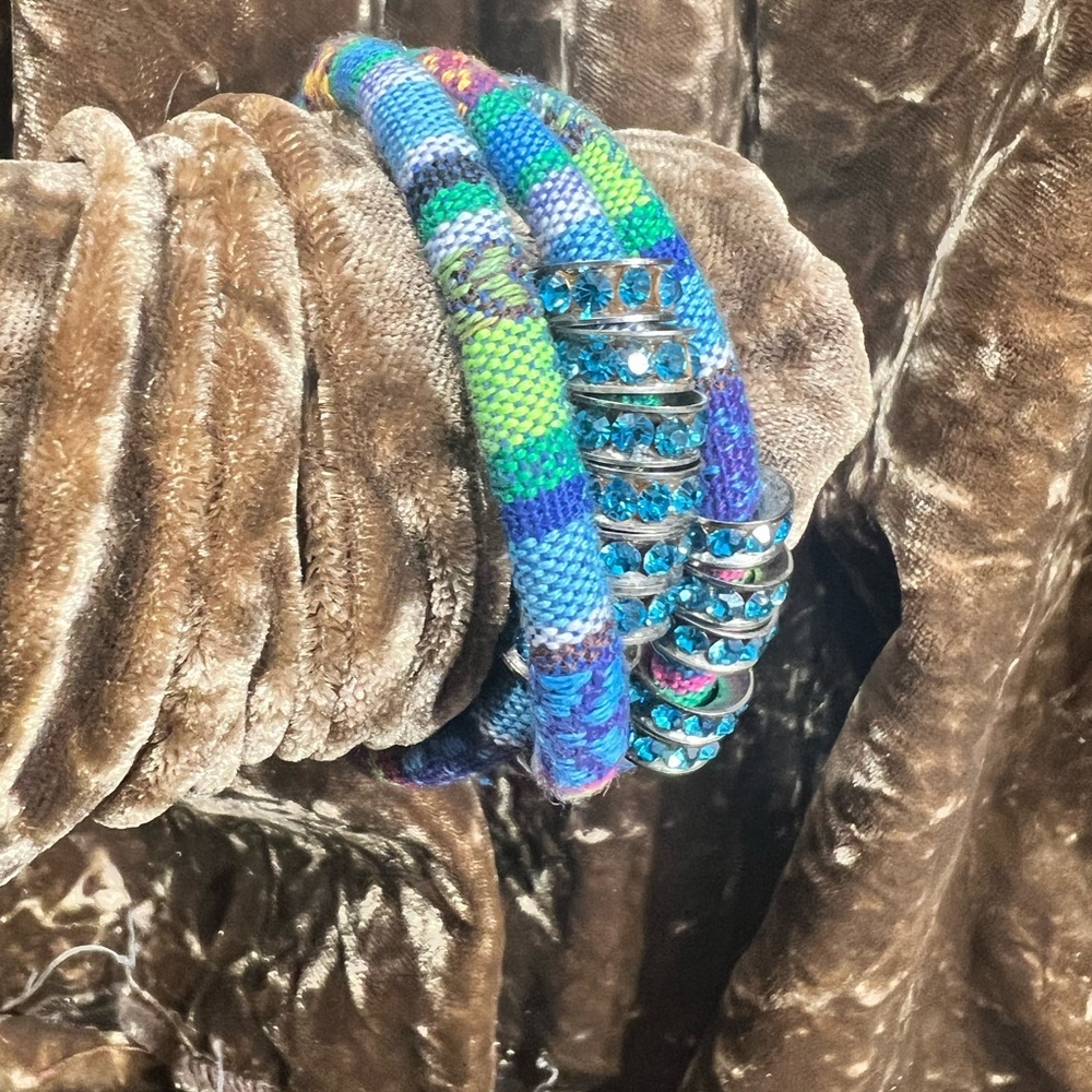 Fabric Wrap with Blue Crystal Spacers fits a 8” inch Wrist Can Mix Wraps☑️